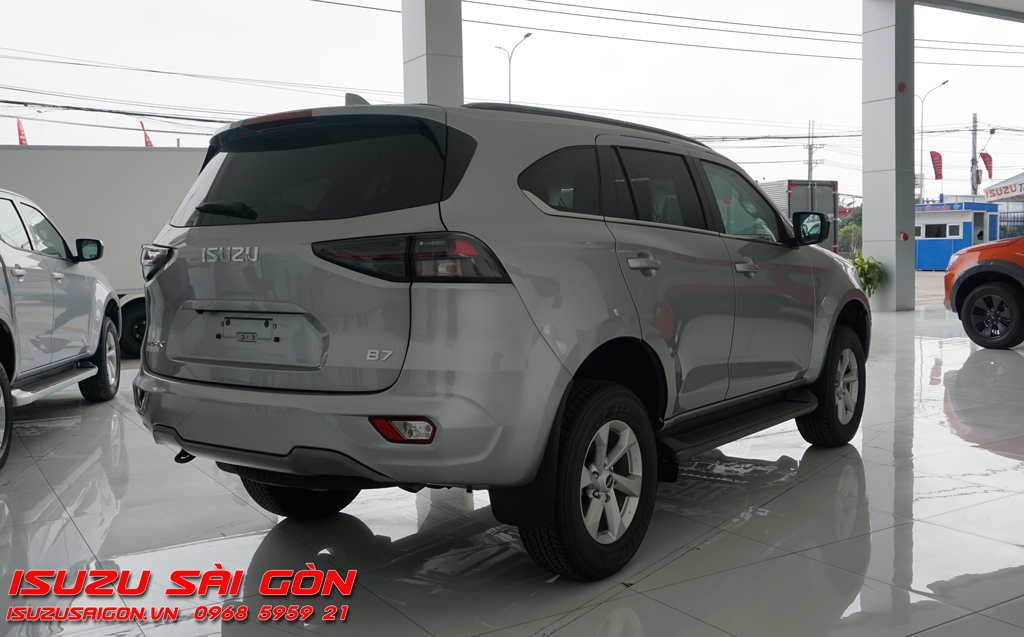 Xe Isuzu MuX Số Sàn B7 MT 4